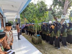 133 Siswa SMK Hafshawaty Zainul Hasan Genggong Ikuti Uji Kompetensi Keahlian