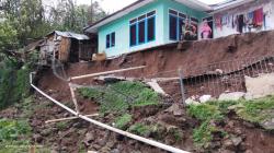 Diguyur Hujan Deras Satu Rumah di Ciloto Cianjur Nyaris Ambruk