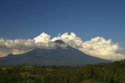 32 Gunung Tertinggi di Sulawesi Utara, No 31 Gunung yang Aktif Erupsi