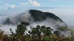 6 Fakta Menarik Gunung Salak, Misteri Kerajaan Gaib yang Angker hingga Larangan Ucap Kata Ini