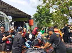 SH Terate Ranting Sragen Kota Gelar Baksos Bagikan Sembako di Lokasi Banjir