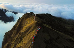 Mengenal Rinjani, Gunung Sakral Tertinggi ke Dua di Indonesia di Pulau Lombok