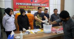 Polda Kaltim Musnahkan Barang Bukti Narkoba, 16 Gram Sabu Diblender