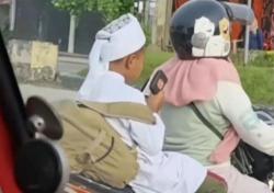 Video Viral Bocah Dibonceng  Motor  Sambil Tadarus Alquran