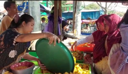 Banjir Peziarah di Makam Syekh Maulana Syamsudin, Omzet Pedagang di Kawasan Melejit