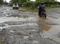 Jalan Poros Pattallassang Gowa Memprihatinkan, Pemprov Sulsel Tutup Mata dan Telinga