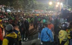 Buntut Penarikan Paksa Kendaraan, Ojol-Debt Collector Bentrok di Bandung