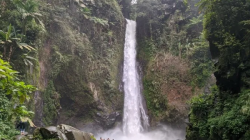 Mitos Wanita Datang Bulan Dilarang ke Curug Genting Batang, Nekat Air Bisa Berubah Seperti Darah