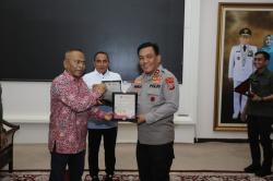 Kapolda Sumut Terima Penghargaan atas Kesukseskan Hari Pers Nasional 2023