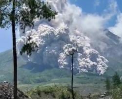 Gunung Merapi Erupsi, Polda Jateng Minta Aktivitas di Radius 7 Km dari Kawah Dihentikan