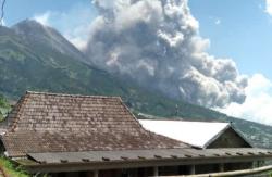 Gunung Merapi Muntahkan APG Sejauh 2.000  Meter, Hujan Abu Terjadi di Boyolali dan Magelang