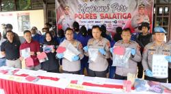 Dapat Omzet Ratusan Juta Perbulan, 8 Pelaku Judi Online Digiring ke Polres Salatiga