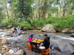 Wisata Kuliner Unik, Angkringan Alas Dowo Cocok buat Foto Instagramable