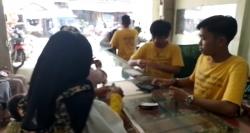Dampak Harga Sembako Naik Jelang Ramadan, Emak-emak di Pandeglang Serbu Toko Emas Jual Perhiasan