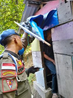 Gerebek Pondok Diduga Jadikan Tempat Mesum di Aceh,Tim Gabungan Temukan 5 Pasangan Muda-mudi