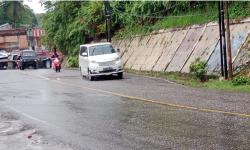 Waspada! Jalan Makalam Bukit Tiung Bangko Amblas dan Rawan Longsor