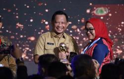 Hampir 100 Persen Penduduk Terlindungi JKN, Pemkab Mamuju Raih UHC Award 2023