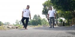 Tingkatkan Sektor Ekonomi Masyarakat, Pemdes Sindetlami Lakukan Pengaspalan Jalan Desa