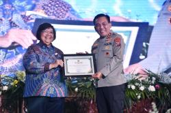 Kapolda Sumut Raih Penghargaan KLHK Atas Peran Aktif Upaya Perlindungan dan Rehabilitasi Mangrove.