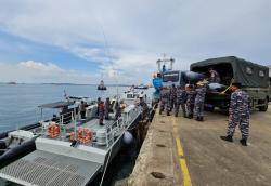 Banjir di Kabupaten Paser, Lanal Balikpapan Salurkan Bantuan SAR dan Makanan