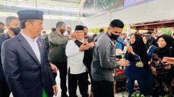 Prabowo Dipeluk Pedagang Pasar Rakyat Tabalong