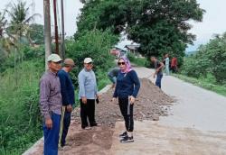 Antusias Warga Bagendung Cilegon saat Gotong Royong Pengurugan TPT yang Longsor