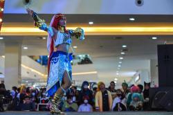 Potret Cosplayer Adu Penampilan di Ajang Kompetisi