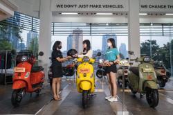 Servis Vespa Sambil Nongkrong, Pemilik Bisa Nikmati di Motoplex Kawasan Elite SCBD