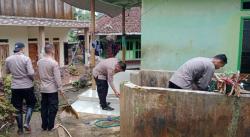 Sambut Bulan Suci Ramadhan, Polisi Kerja Bakti Bersihkan Masjid