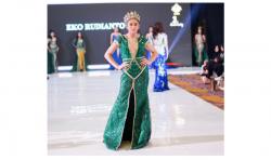 Balutan Dress Blink Blink Super Glamour ala Eko Rudianto di Fashion Show Etnura