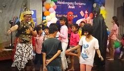 Peduli pada Anak Panti Asuhan, WOM Finance Gelar Mendongeng Bersama Anak