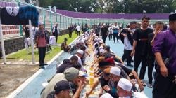 Jelang Ramadan, Ribuan Santri di Ciamis Gelar Munggahan Makan Bareng Nasi Liwet 1.001 Kastrol