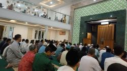 Malam Pertama Tarawih di Masjid Kubro Abdullah Bin Nuh Cianjur Penuh dan Khidmat