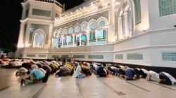 Salat Tarawih Pertama di Masjid Raya Al-Mashun Dipadati Warga Medan