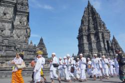 Menag Yaqut Cholil Qoumas Hadiri Upacara Tawur Agung Kesanga di Pelataran Candi Prambanan