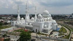 Tertarik Tarawih di Masjid Raya Sheikh Zayed Solo? Ini Tata Tertibnya