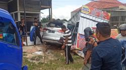 Minibus di Kendari Tabrak Kios di Pinggir Jalan, Seorang Bocah dalam Kios Meninggal