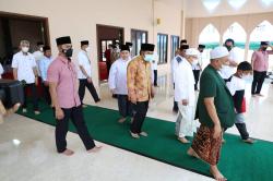 Pj Gubernur Banten Dampingi Wapres KH Ma’ruf Amin Salat Jum'at