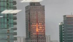 Menara Saidah Tampak Menyala Merah, Ada Apa? 