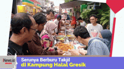 Jelang Buka Puasa, Ratusan Warga Berburu Takjil di Kampung Halal Gresik