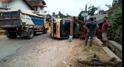 Truk Hampir Menimpah Toko kelontong Rumah Warga di Sukoharjo