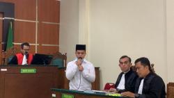 Moment Haru Orantua Korban Memaafkan Terdakwa di Sidang Kasus Santri Gontor