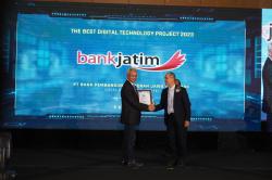 Lakukan Transformasi Digital Secara Masif,  Bank Jatim Raih Tiga Penghargaan Sekaligus