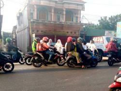 Kartini Perindo Berbagi Takjil Disambut Antusias Warga Pekanbaru