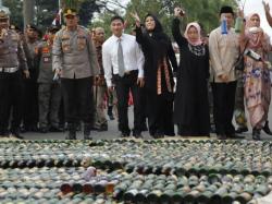 HUT ke 149, Pemkab Pandeglang Musnahkan Ribuan Botol Miras