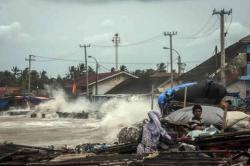 BMKG : Waspada! Gelombang Tinggi hingga 4 Meter Berpotensi Terjadi Hari Ini dan Besok