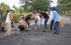 Pemkot Cilegon Kebut Pengaspalan Lubang yang Rusak Parah di JLS, Selesai Sebelum H-10 Lebaran