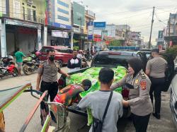 Berkah Ramadhan, Spripim Polda Sulbar Bagikan Beras dan Telur untuk Warga Kurang Mampu