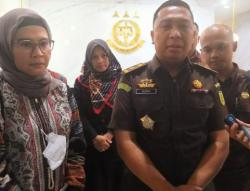 Peringatkan Debitur Nakal Kredit Macet BPR KR Indramayu, Nina Agustina Lapor Kejati Jabar
