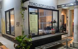 Ngopi di Toko Kopi Sangtra Sambil Melihat Pembuatan Alat Sangrai Kopi